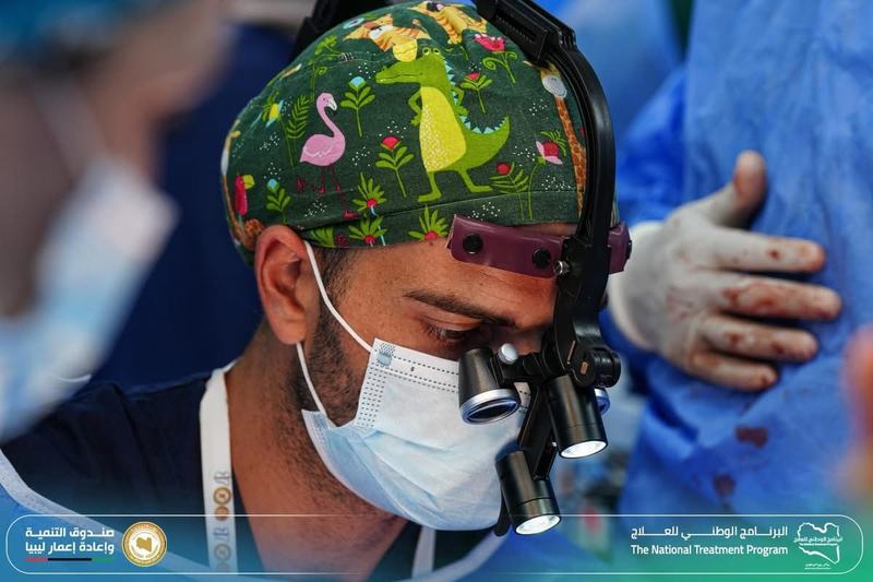 Il Dott. Cammalleri in sala operatoria durante una missione umanitaria